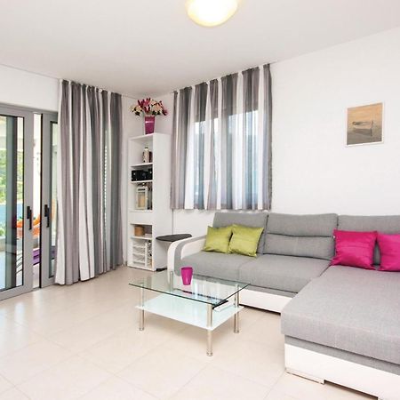 Stunning Apartment In Grebastica With Kitchen Dış mekan fotoğraf