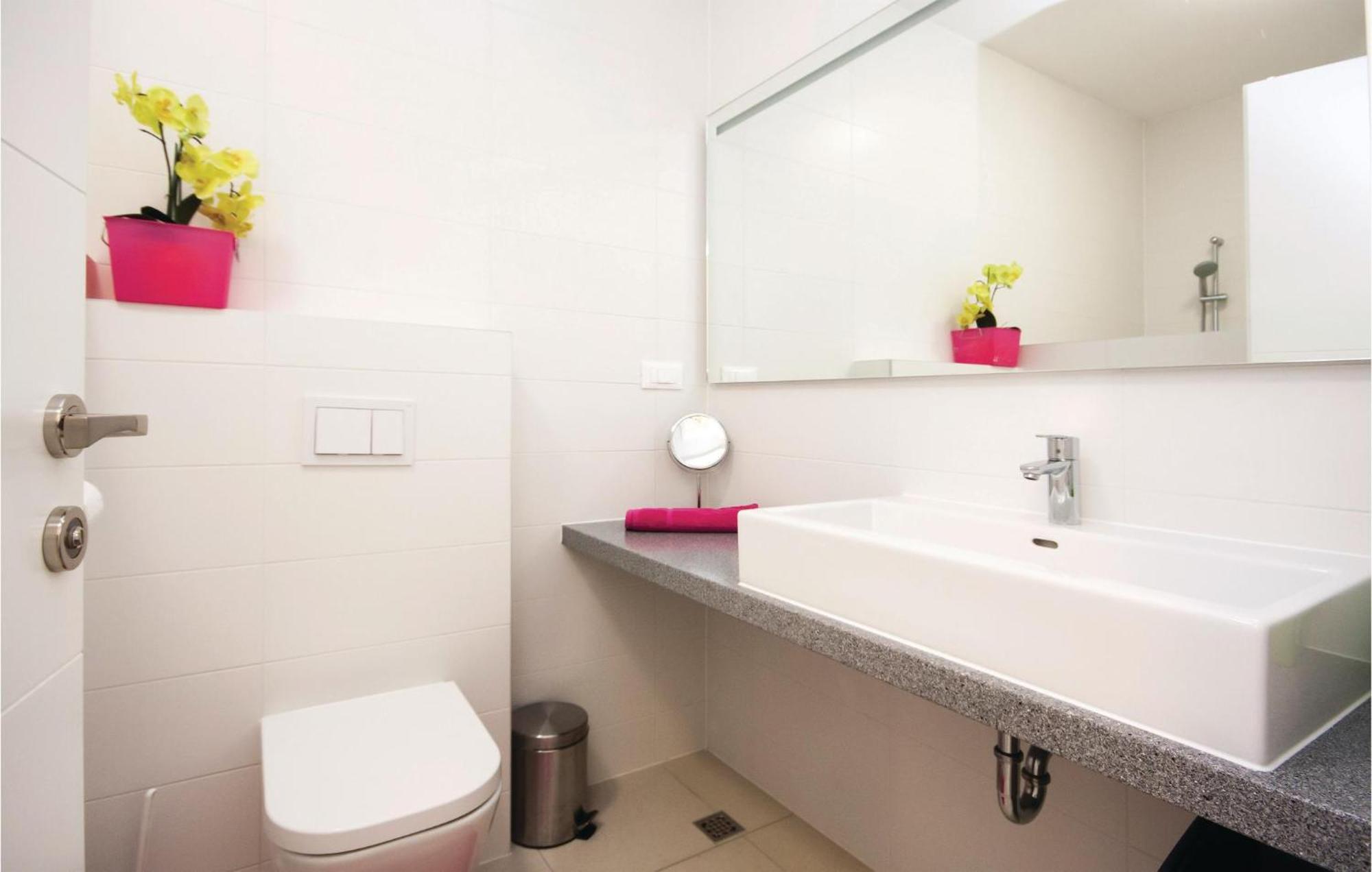 Stunning Apartment In Grebastica With Kitchen Dış mekan fotoğraf