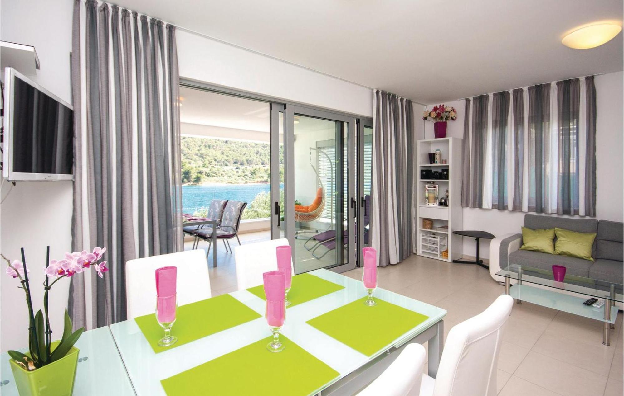 Stunning Apartment In Grebastica With Kitchen Dış mekan fotoğraf