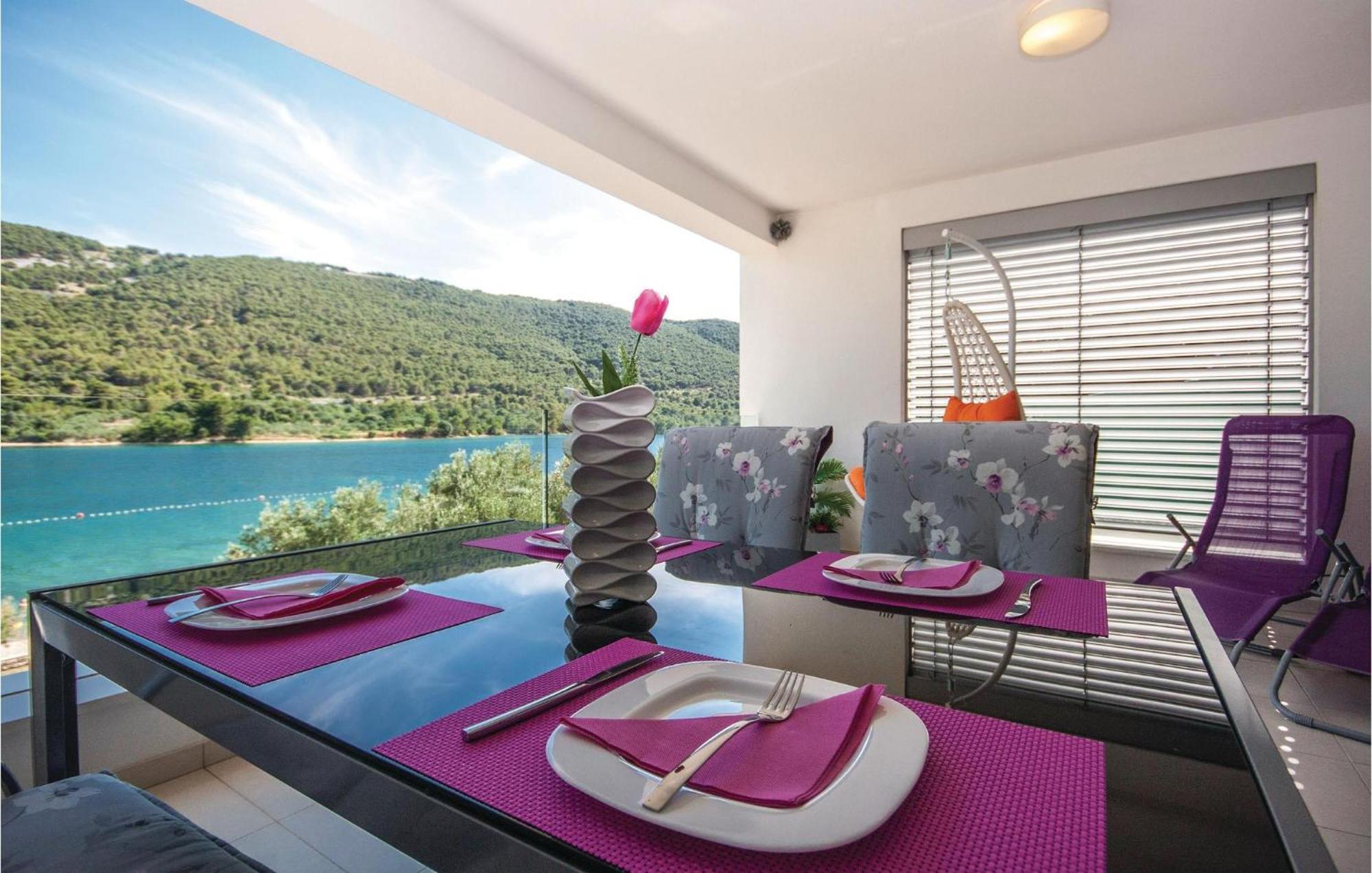 Stunning Apartment In Grebastica With Kitchen Dış mekan fotoğraf