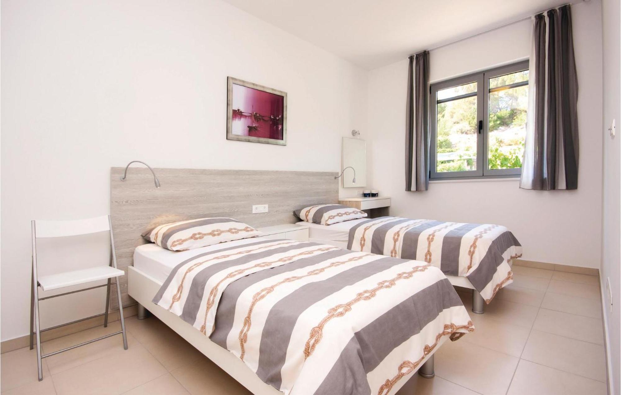 Stunning Apartment In Grebastica With Kitchen Dış mekan fotoğraf