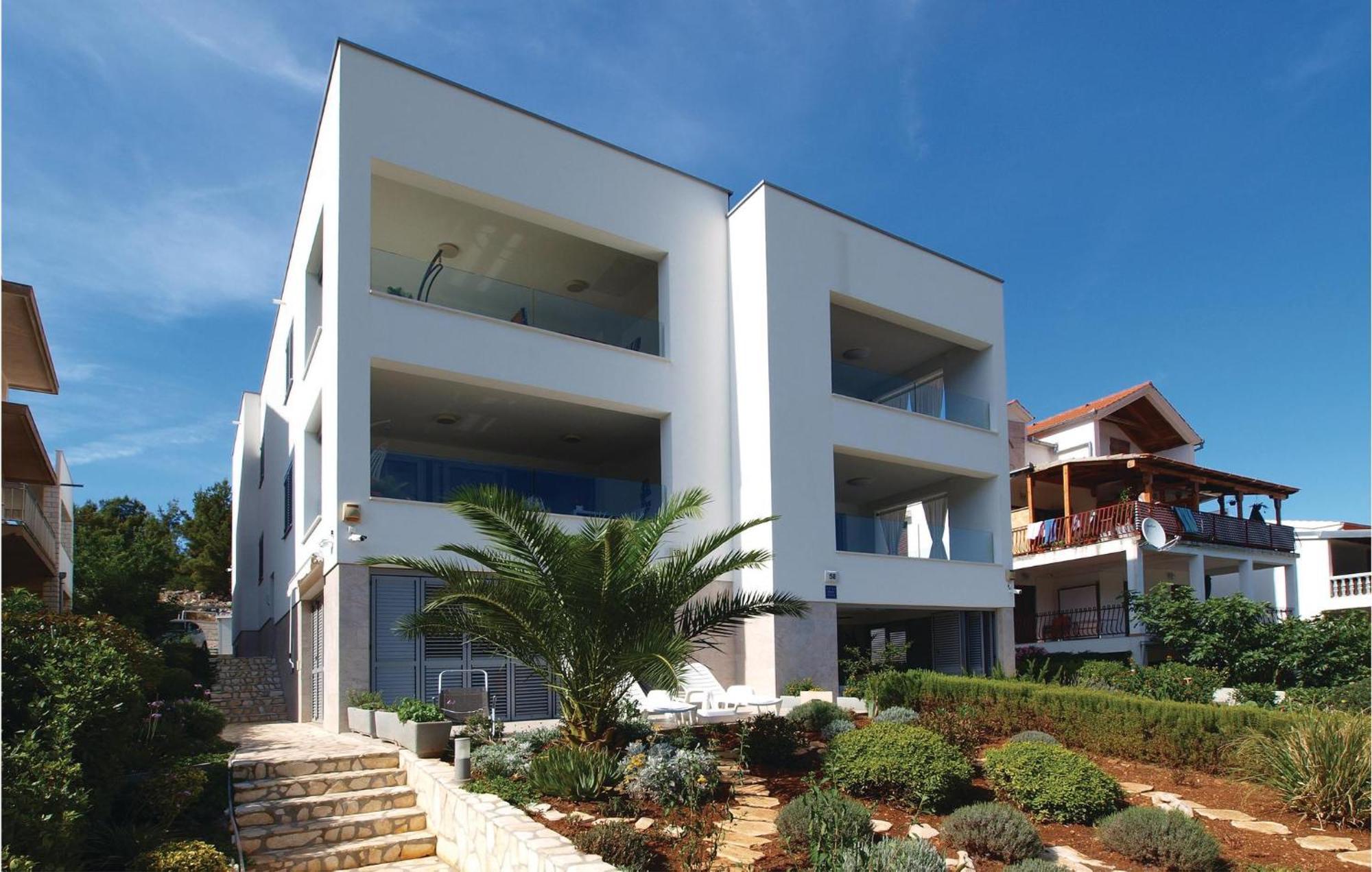 Stunning Apartment In Grebastica With Kitchen Dış mekan fotoğraf